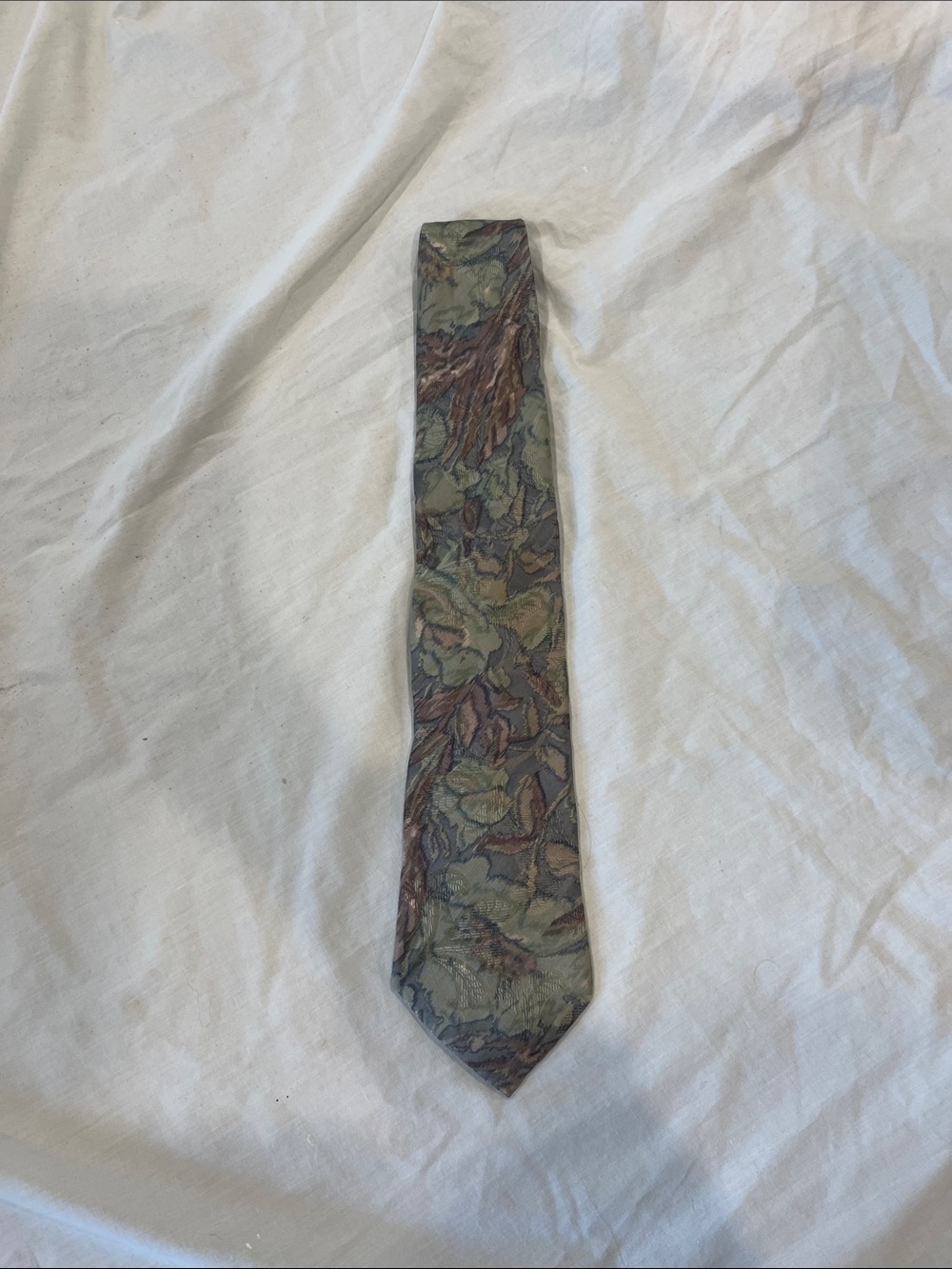 Men's Leaf Motif Tie in Green and Brown